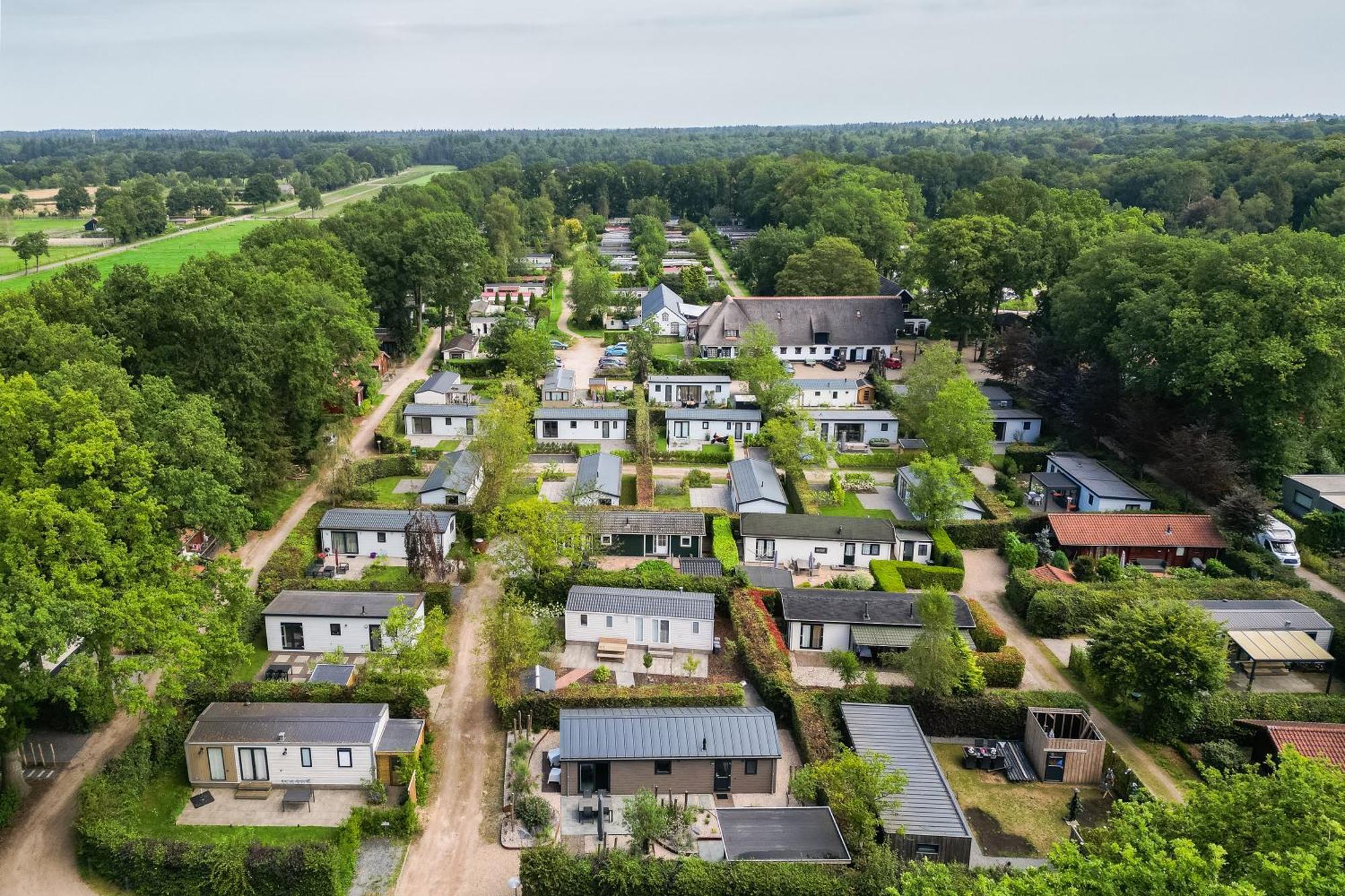 Modern Ingericht Chalet Op Groen Park Op De Veluwe Эпе Экстерьер фото