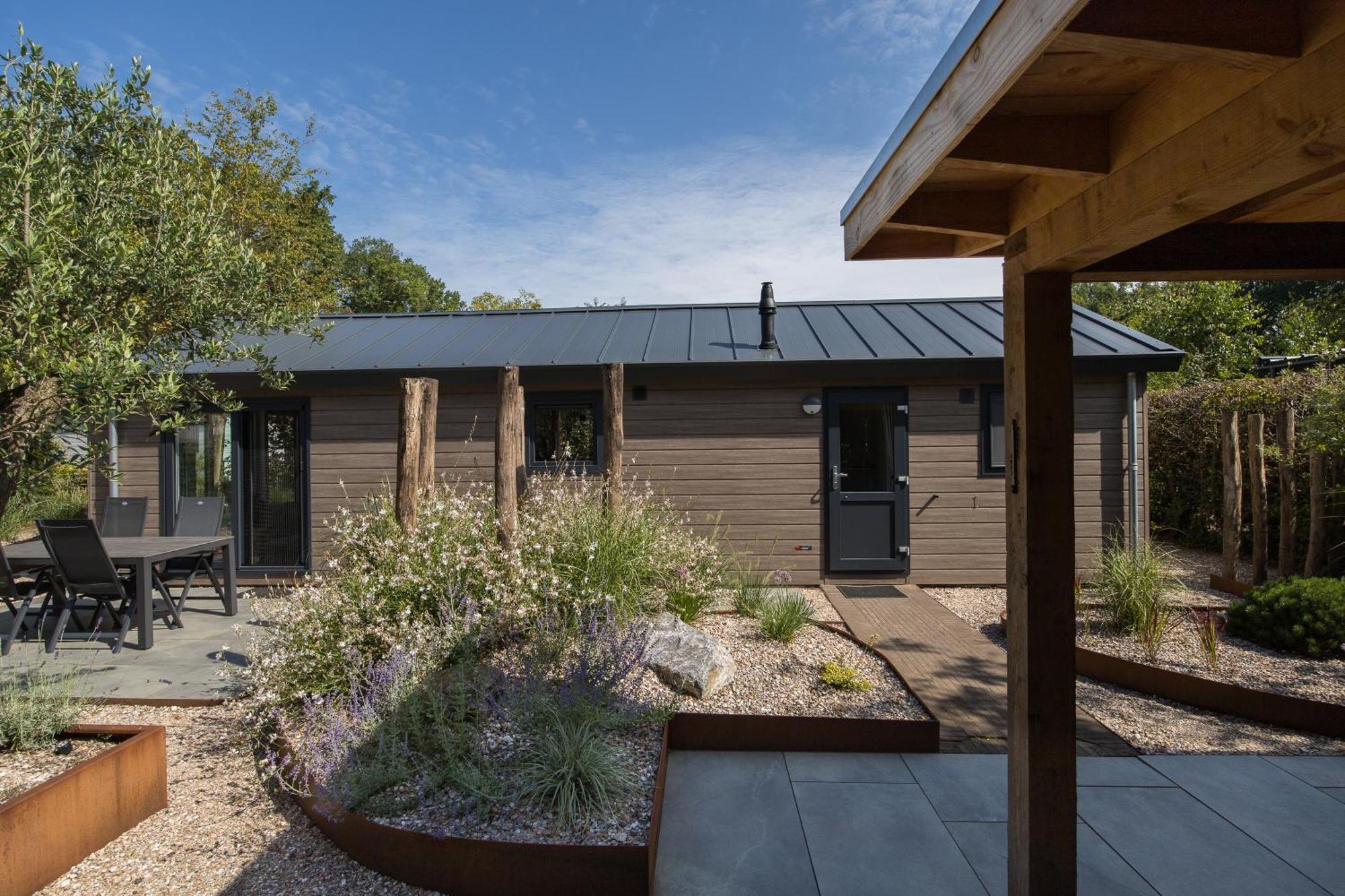 Modern Ingericht Chalet Op Groen Park Op De Veluwe Эпе Экстерьер фото